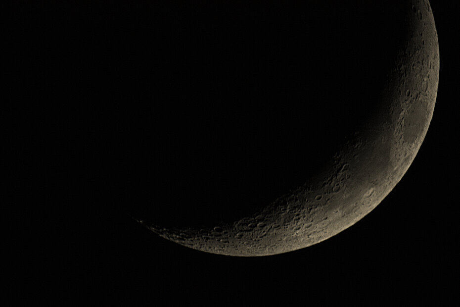 Mond am 14. Juni 2021 Foto des zunehmenden Mondes am 14. Juni 2021